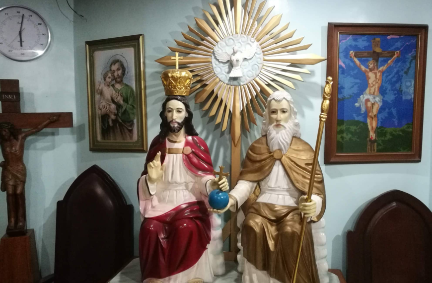 ပုဂ္ဂိုလ်သုံးပါးတစ်ဆူဘုရားပွဲတနင်္ဂနွေနေ့အတွက်ဖတ်ရှုရသောကျမ်းစာများ