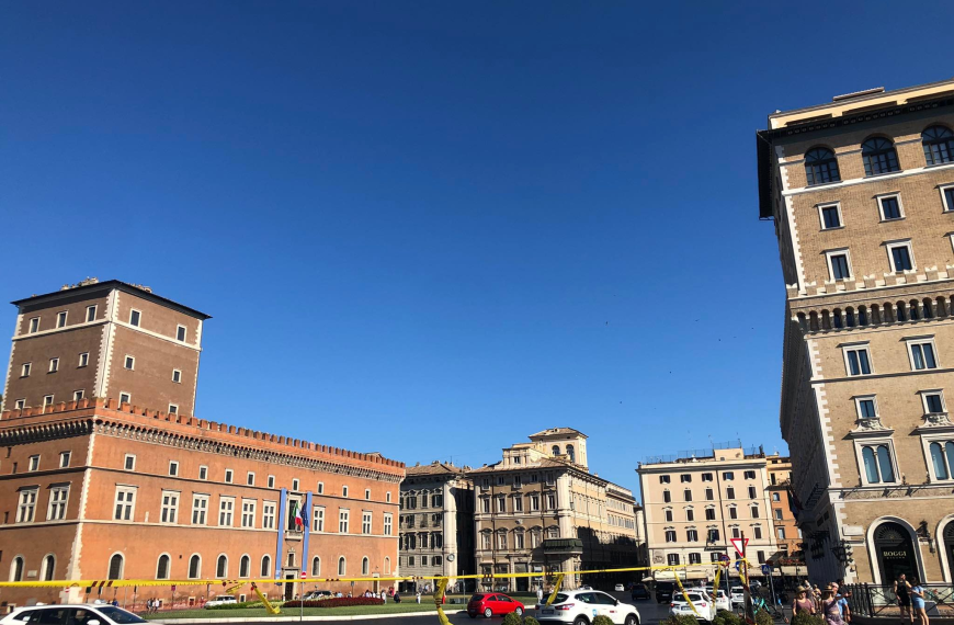 ဘုရား နှင့် လူသား ကွာခြားမှု